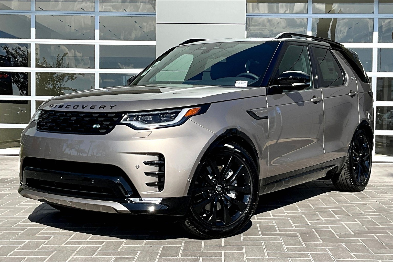 New 2026 Land Rover Discovery Dynamic SE 4 Door SUV in Riverside